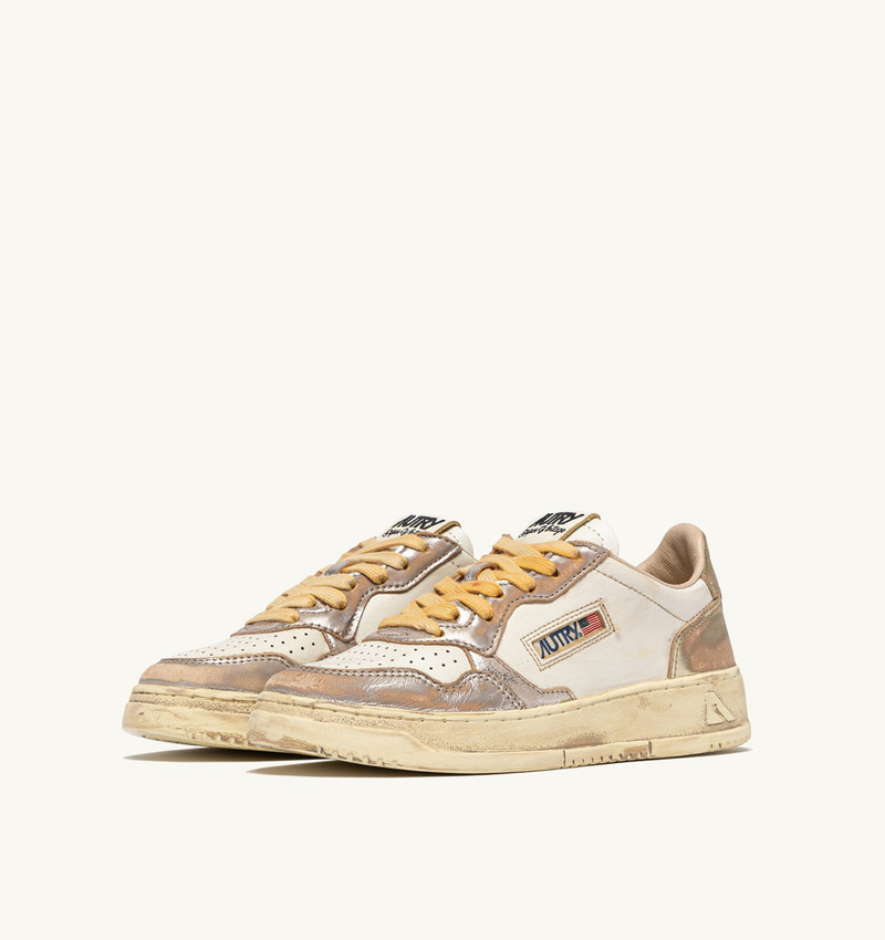 AUTRY MEDALIST LOW SUPER VINTAGE SNEAKERS IN PLATINUM AND SILVER LEATHER outlook