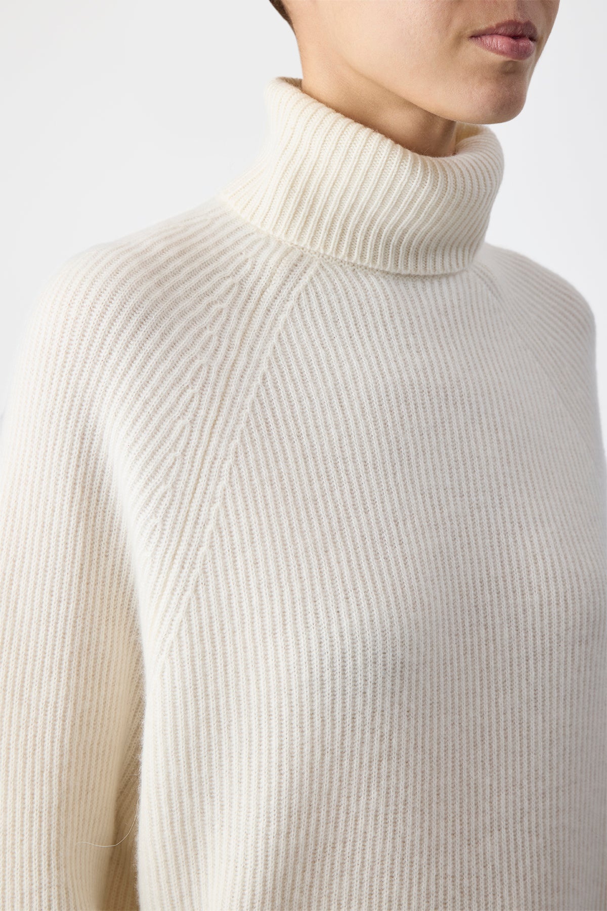 Wigman Knit Turtleneck Sweater in Ivory Cashmere - 5