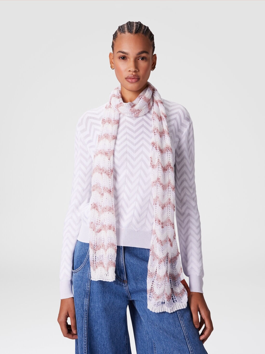Knit scarf with chevron pattern - 3