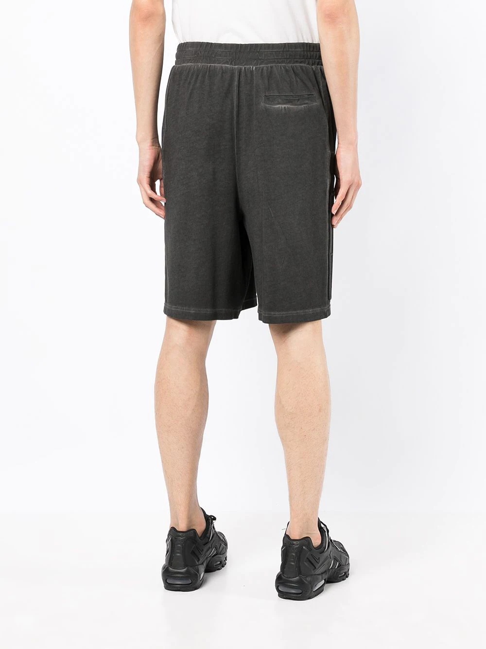 debossed-logo elasticated-waist Bermuda shorts - 4