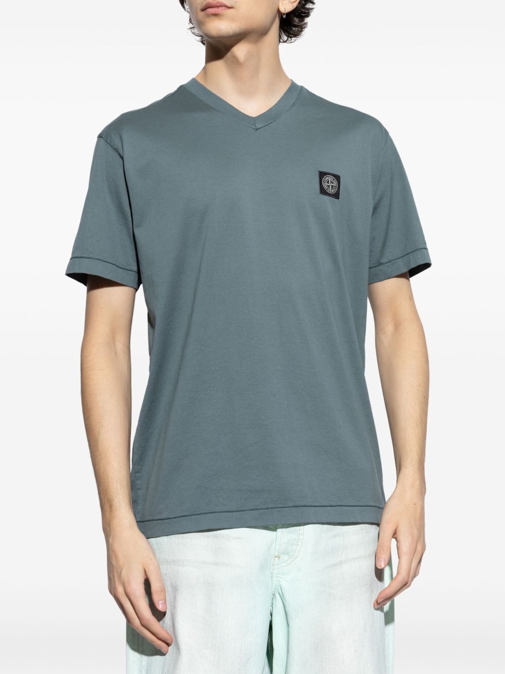v-neck t-shirt - 3