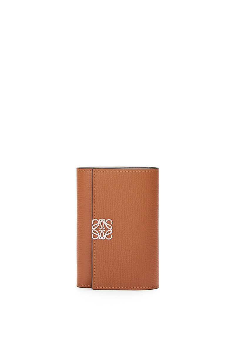 Anagram small vertical wallet in pebble grained calfskin 1