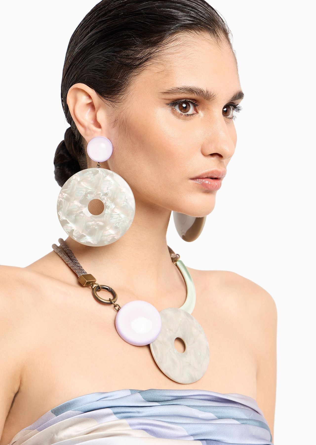 Choker necklace with resin components - 3