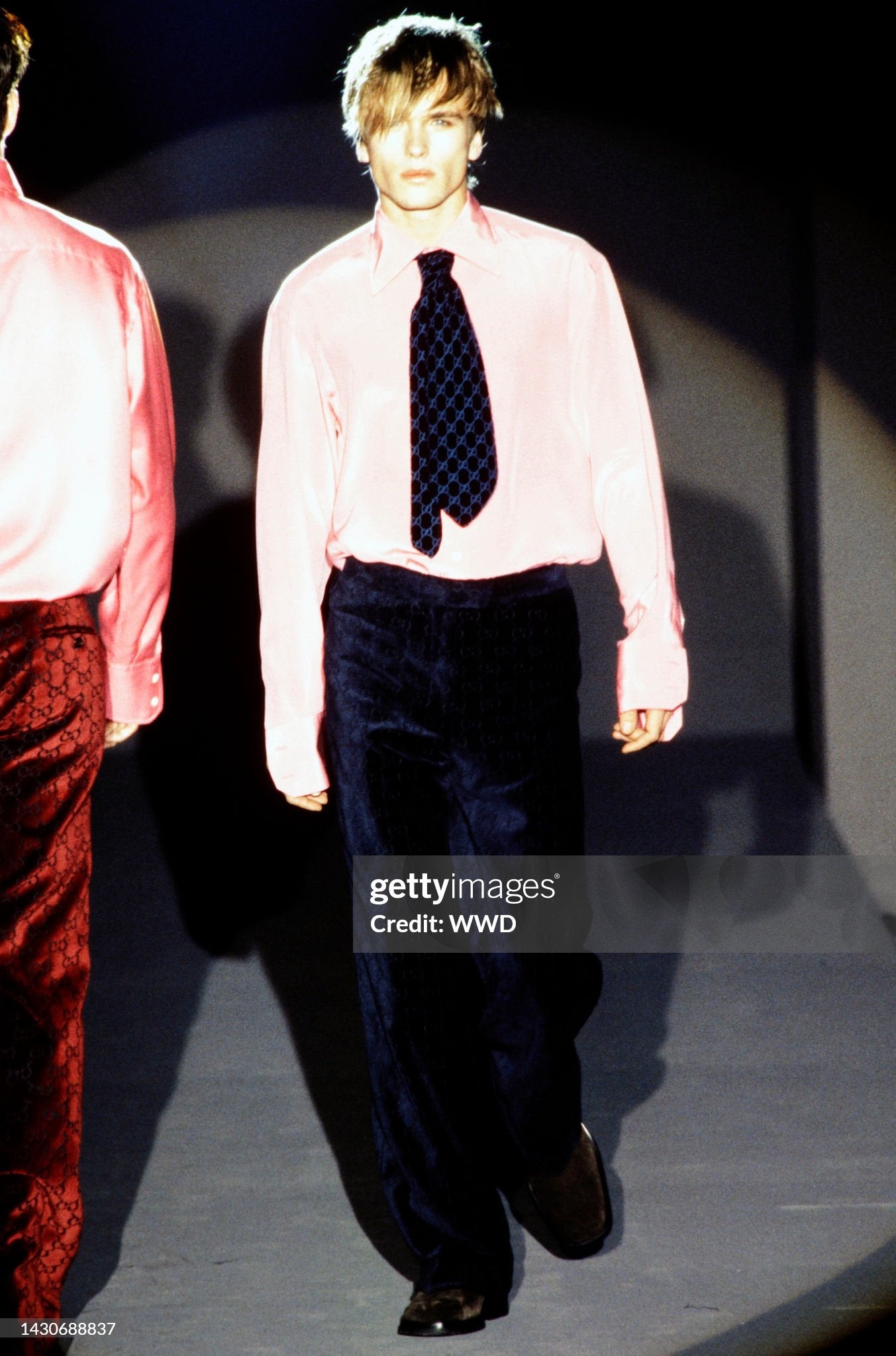 Gucci Fall 1997 Tom Ford Men’s Navy Monogram Velvet Trousers Pants 44 - 2