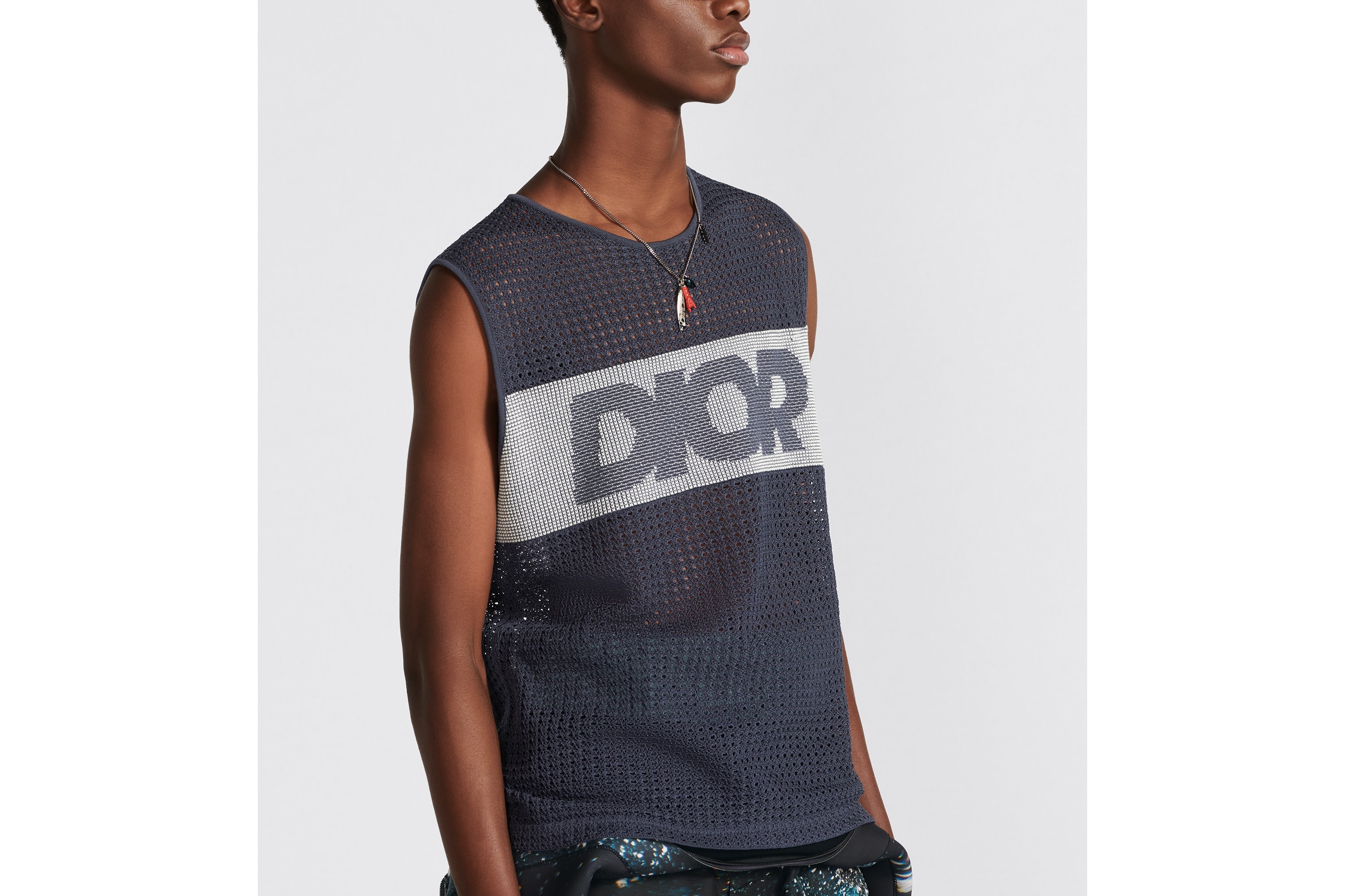Sleeveless T-Shirt - 7