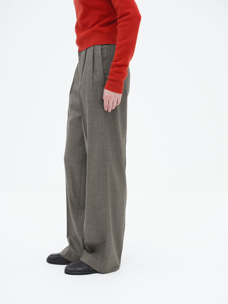 SUPER LIGHT WOOL TWO-TUCK SLACKS 4
