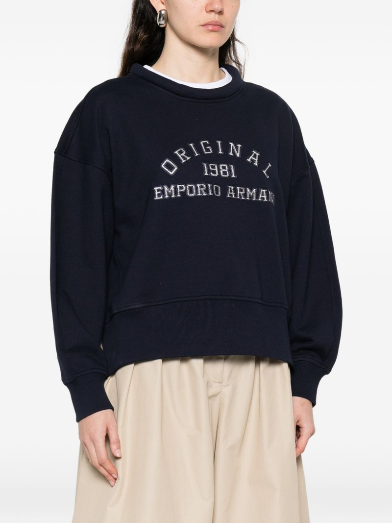 long-sleeve oversized sweatshirt 3