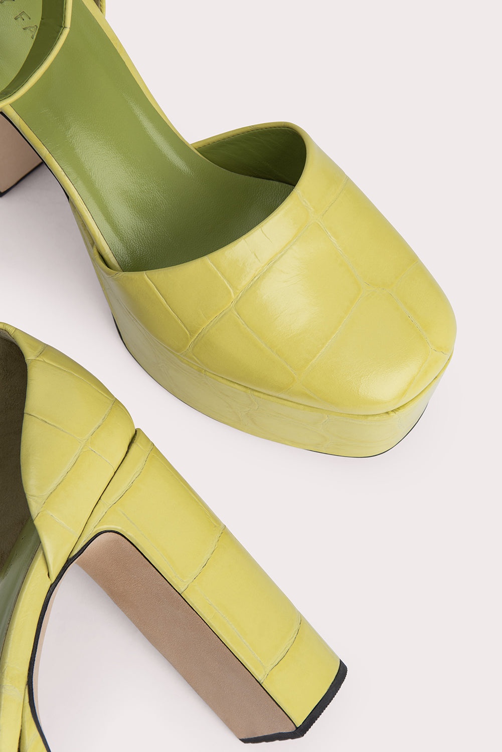 Barb Apple Maxi Croco Embossed Leather - 4