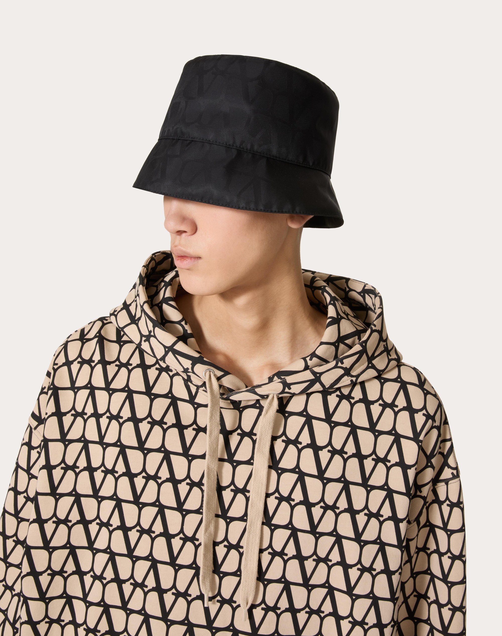 TOILE ICONOGRAPHE REVERSIBLE NYLON BUCKET HAT WITH CLUTCH - 5