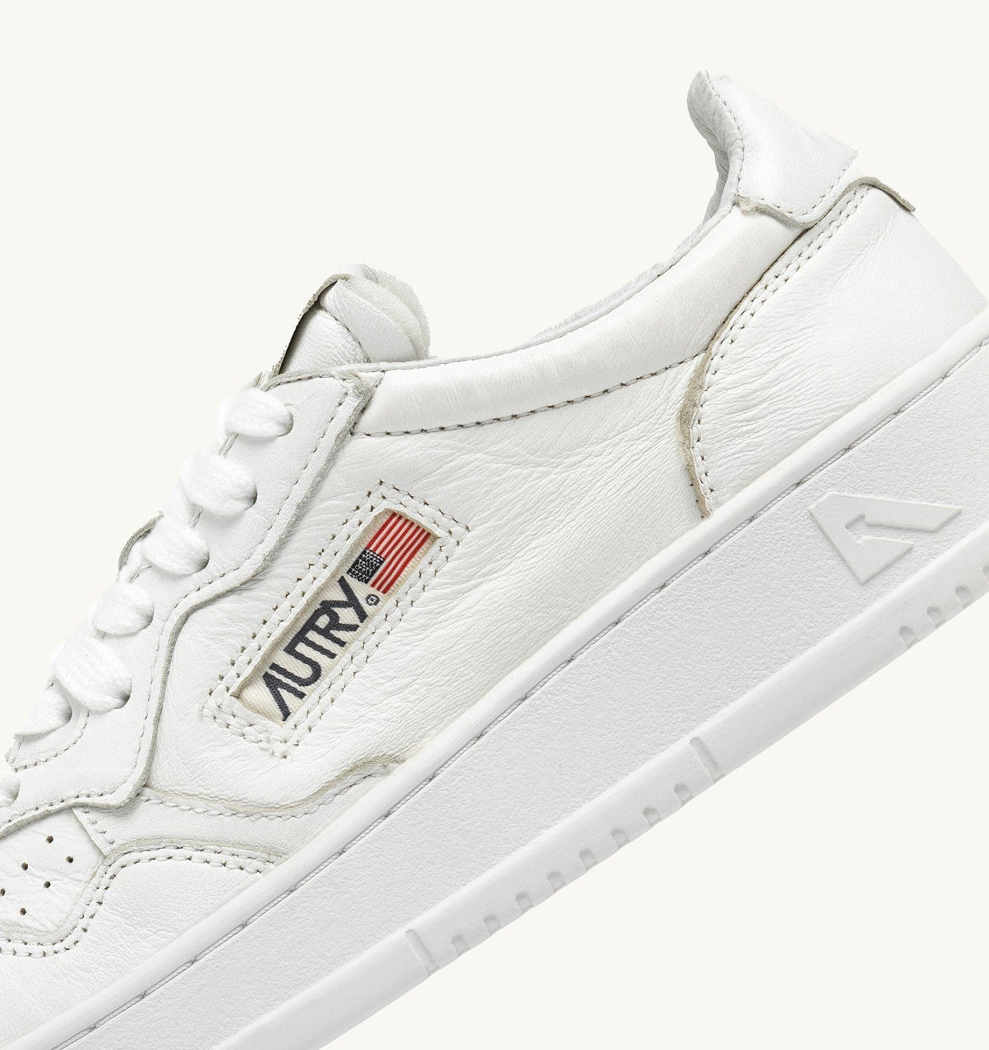 MEDALIST LOW SNEAKERS IN WHITE STONE WASHED LEATHER - 6