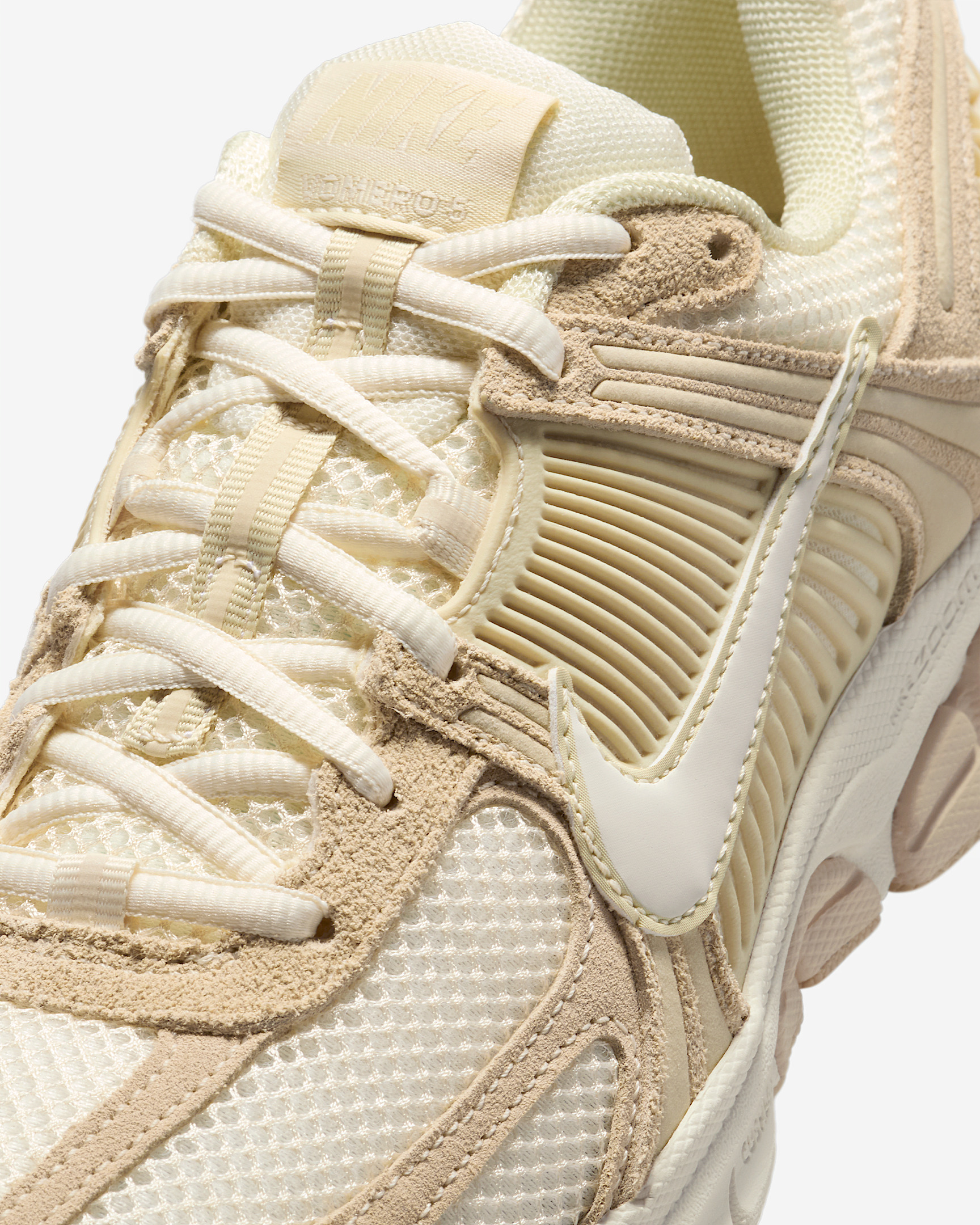 Nike Zoom Vomero 5 Women's Shoe - 7