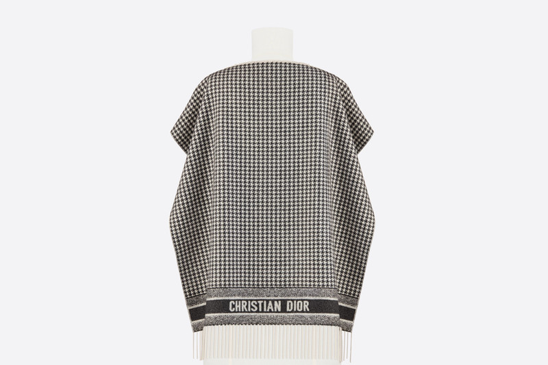 Dior 30 Montaigne Poncho outlook
