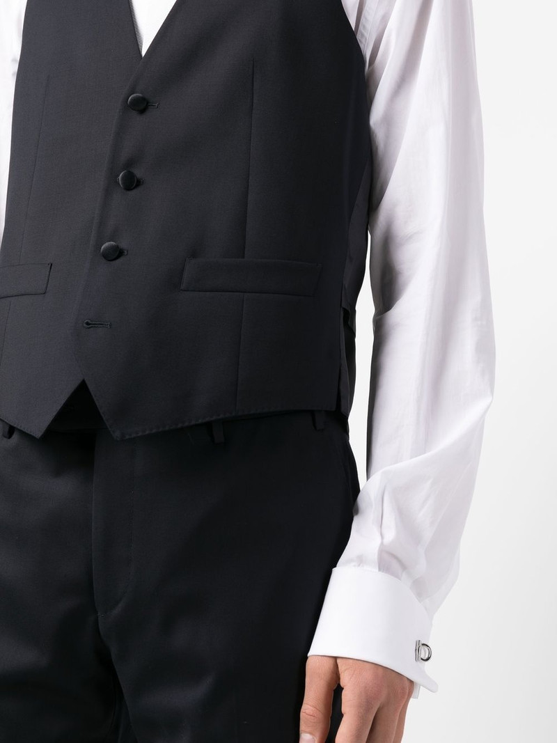 single-breasted three-piece suit 6