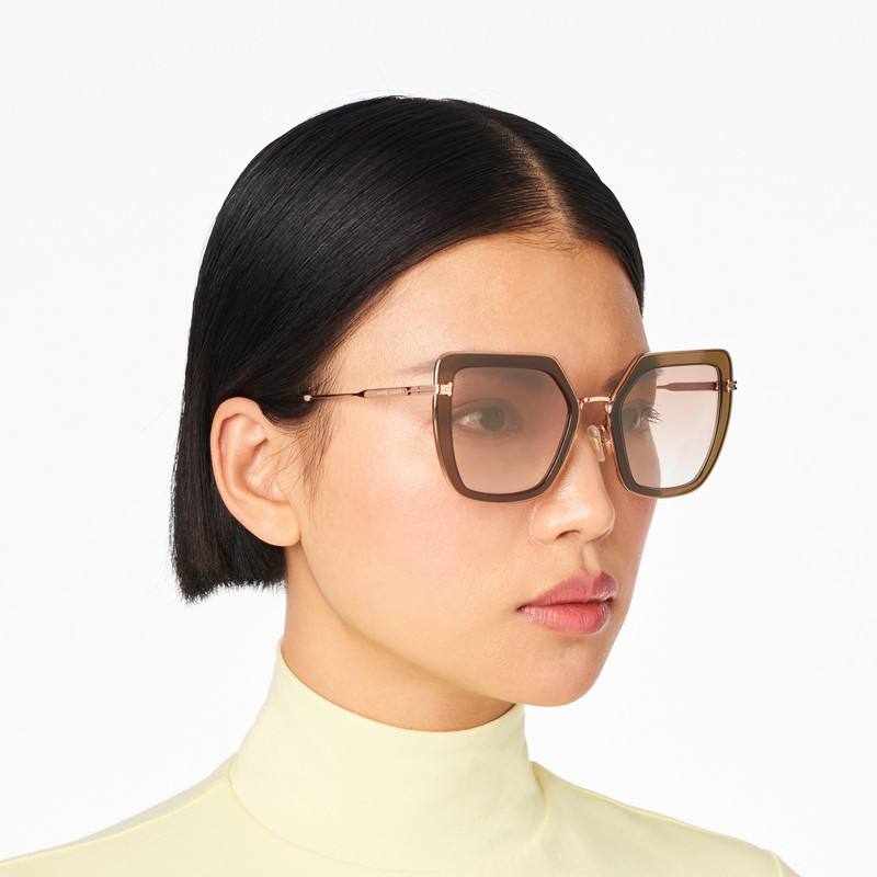 Marc Jacobs ICON OVERSIZED BUTTERFLY SUNGLASSES outlook