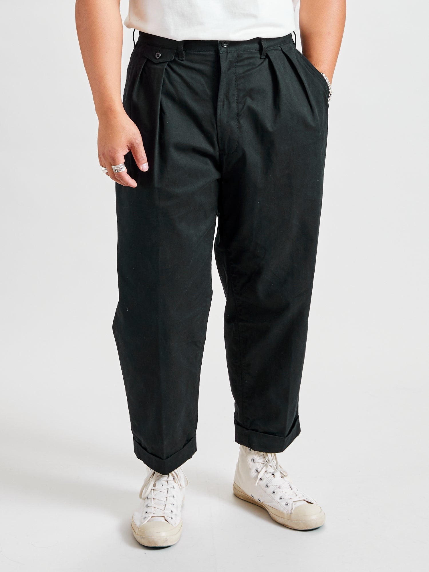 2-Pleat Twill Trousers in Black - 2