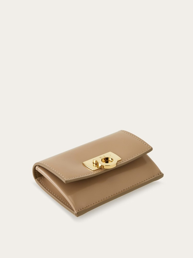 FERRAGAMO CREDIT CARD HOLDER WITH GANCINI CLASP outlook
