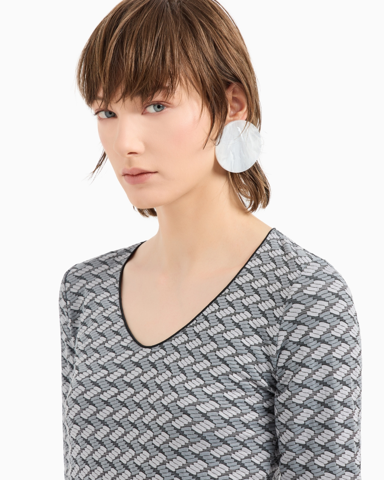 Short-sleeved V-neck jumper in embossed jacquard jersey - 5