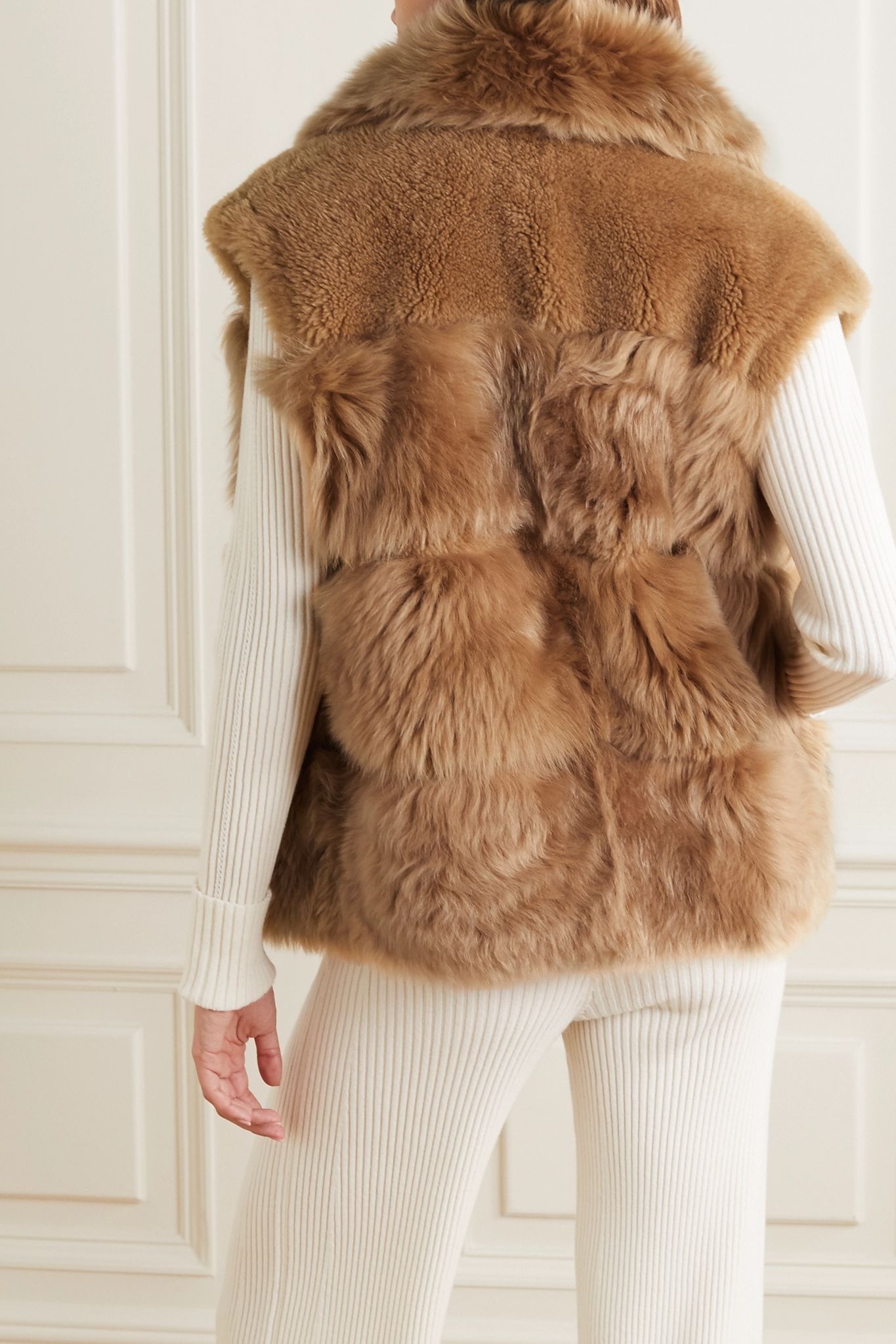 Leather-trimmed shearling vest - 4