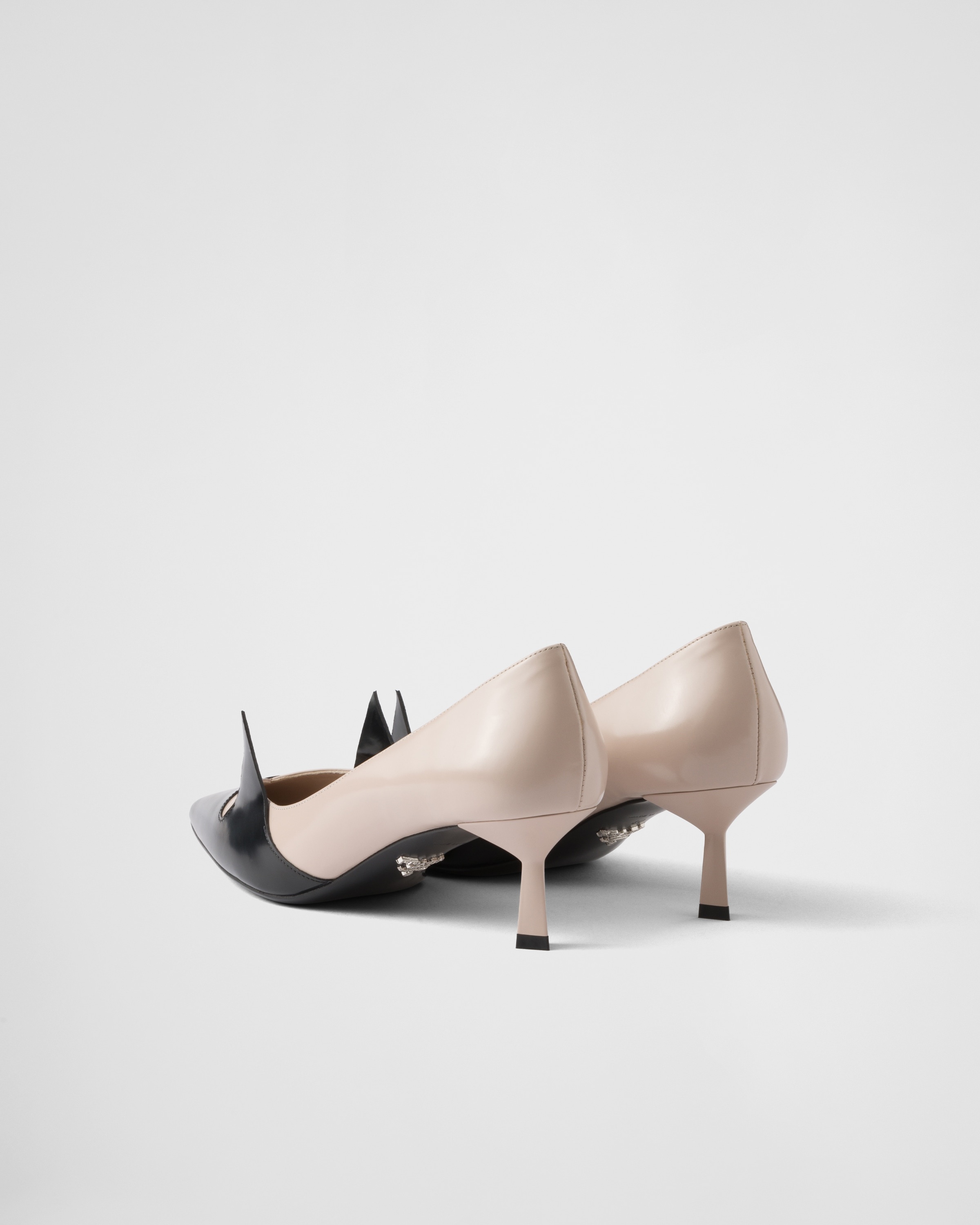 Two-tone brushed leather pumps - 4