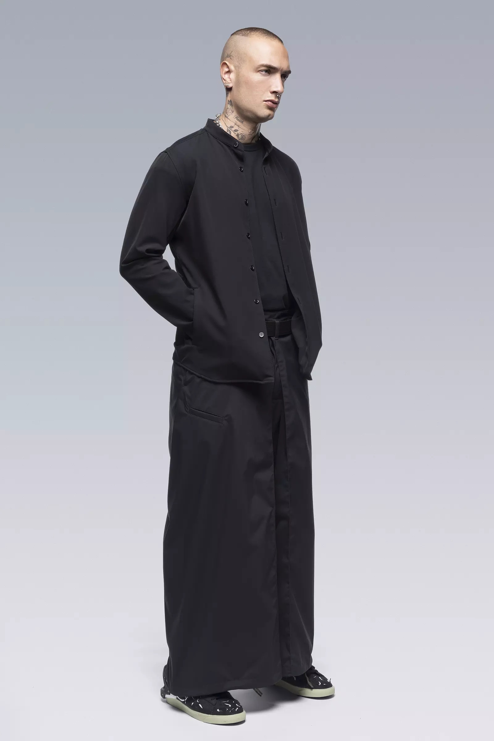 P54-E Encapsulated Nylon Pleated Trouser Black - 3