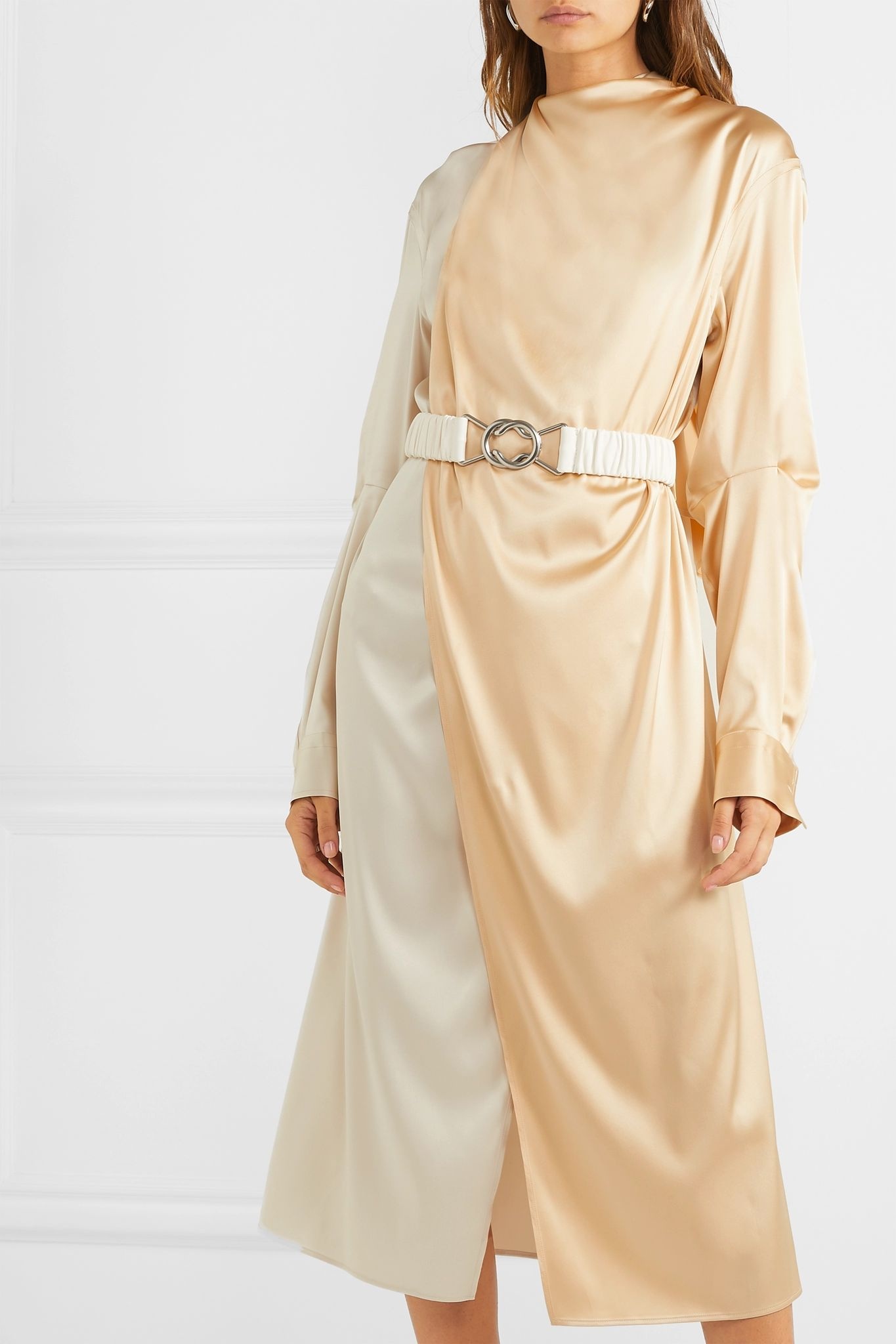 Belted two-tone stretch-silk satin wrap dress - 3