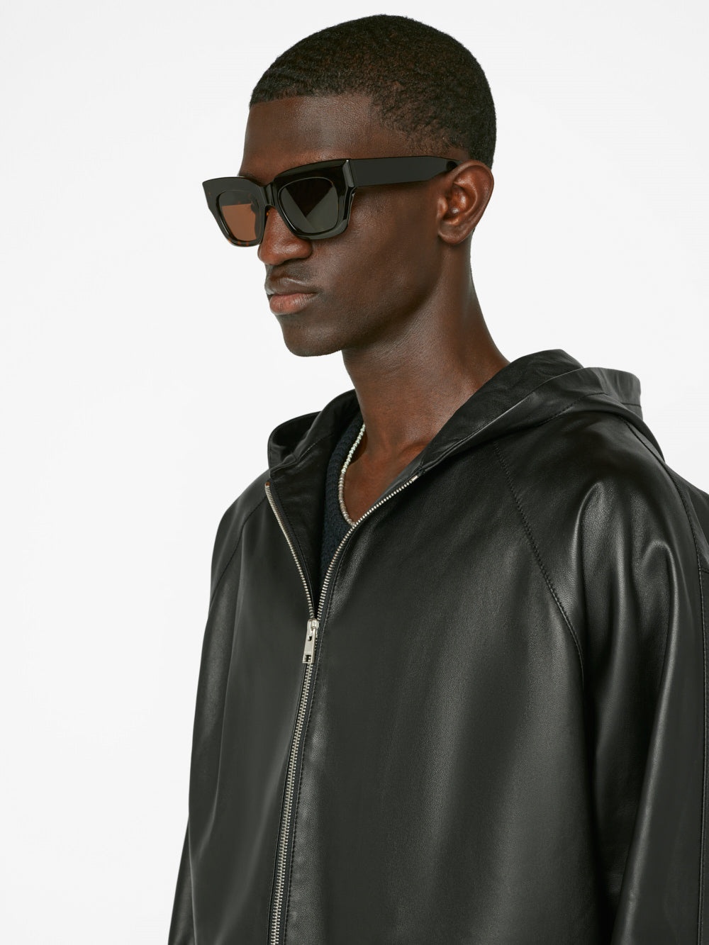 Clean Leather Hoodie in Noir - 6