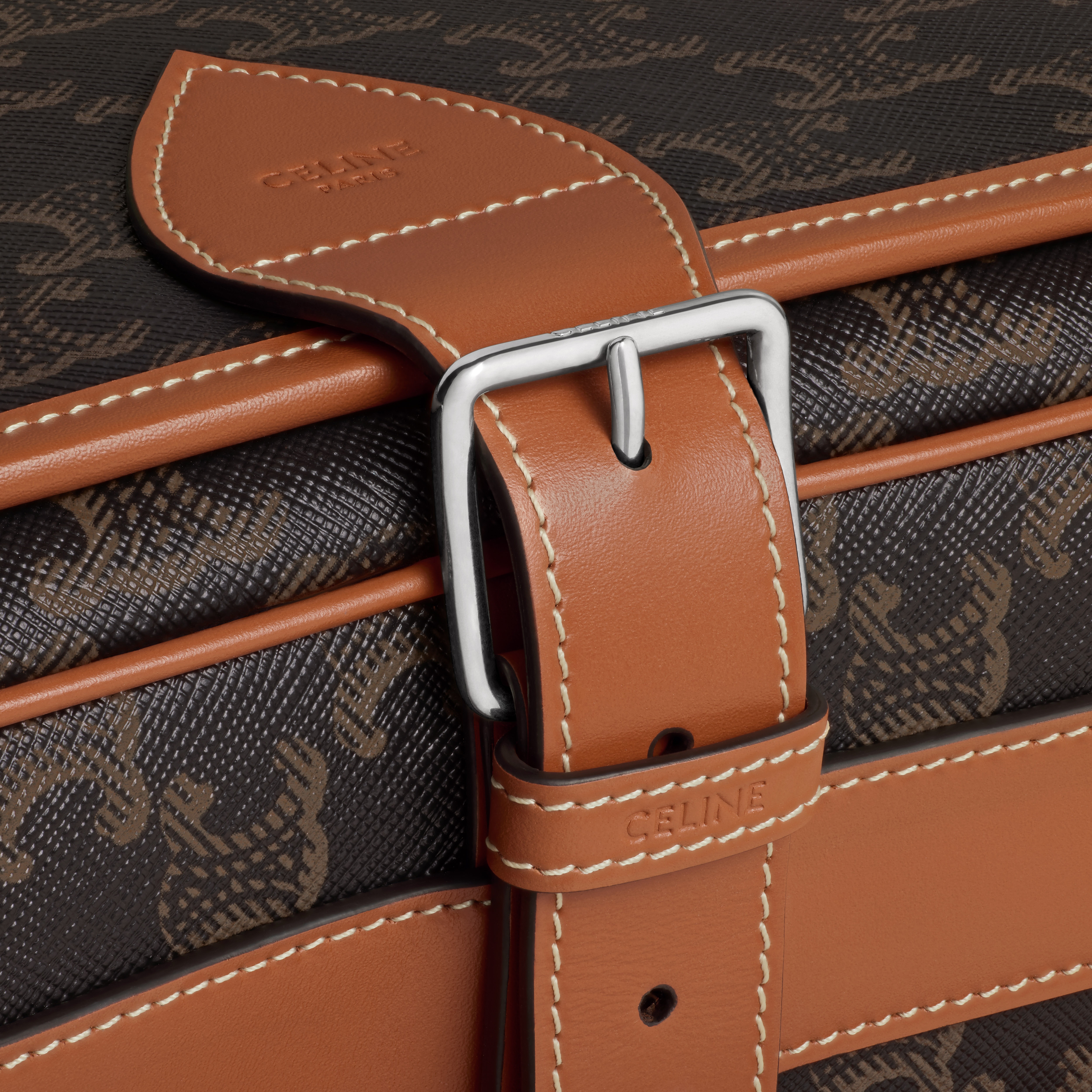 ショルダーバッグ CELINE Messenger bag Folco Triomphe Canvas with Celine print CELINE Messenger Folco in Triomphe Canvas with Celine print