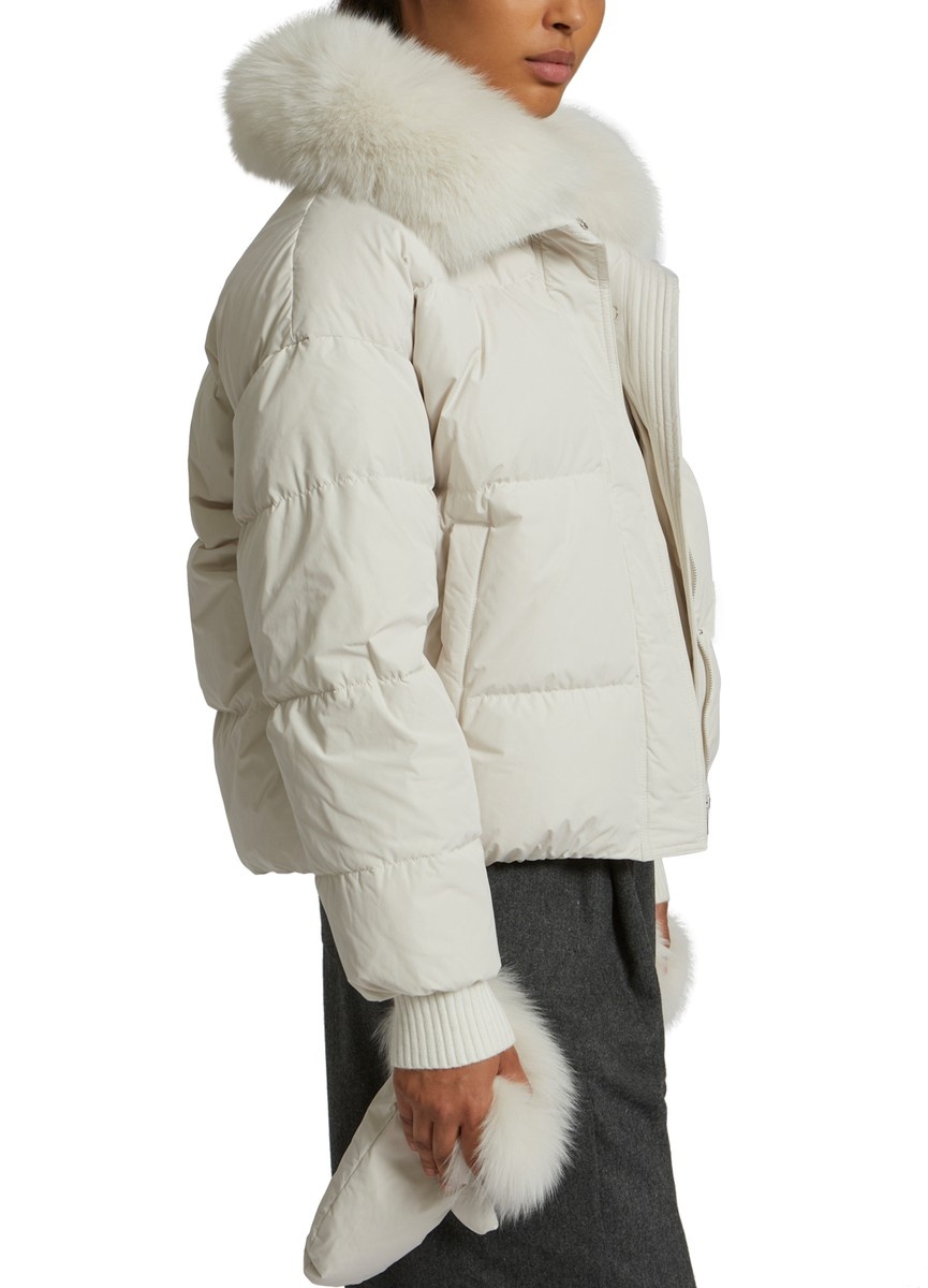 Puffer jacket made from a waterproof technical fabric with a fox fur collar - 6