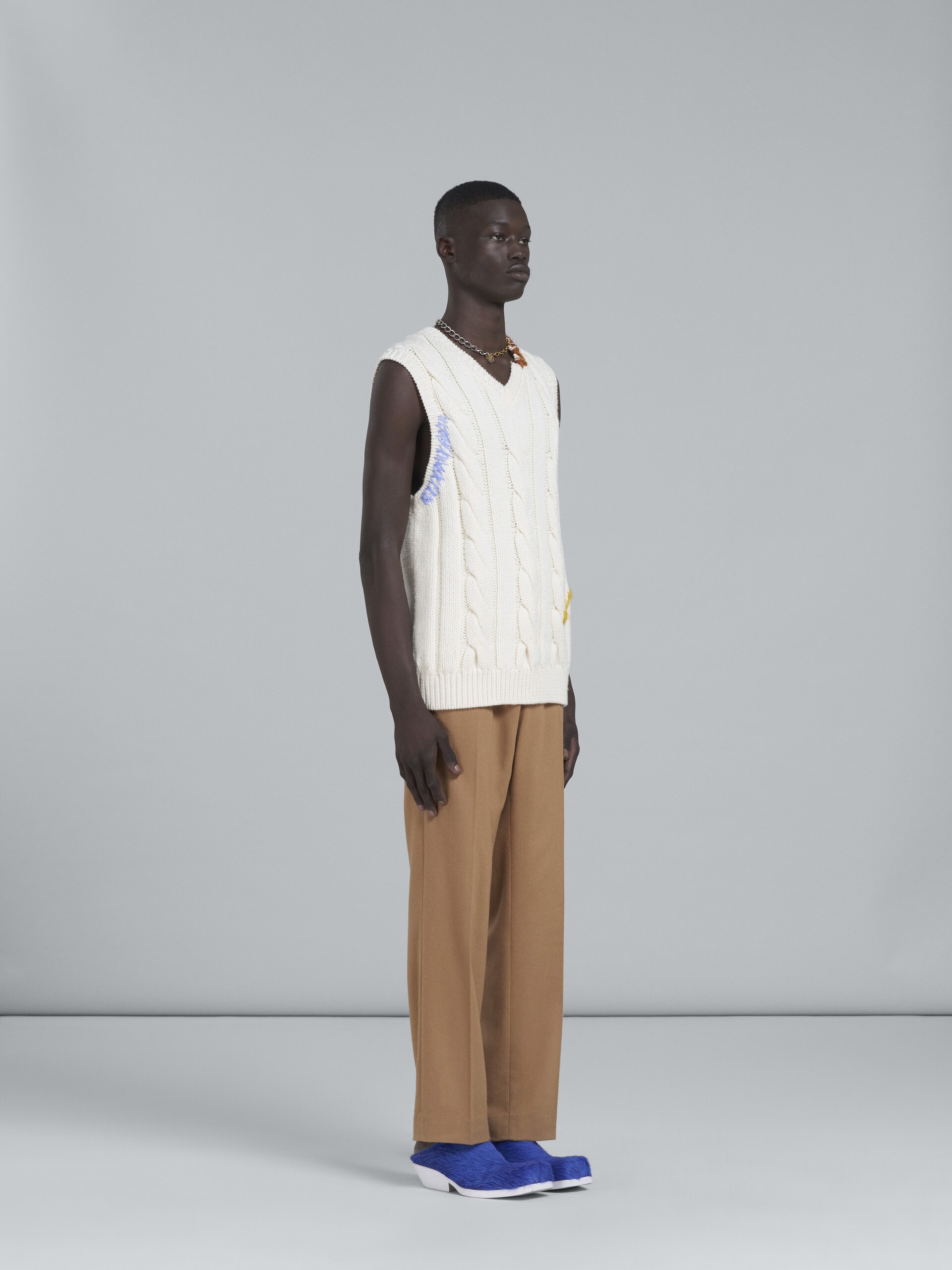 WHITE CABLE-KNIT VEST - 5