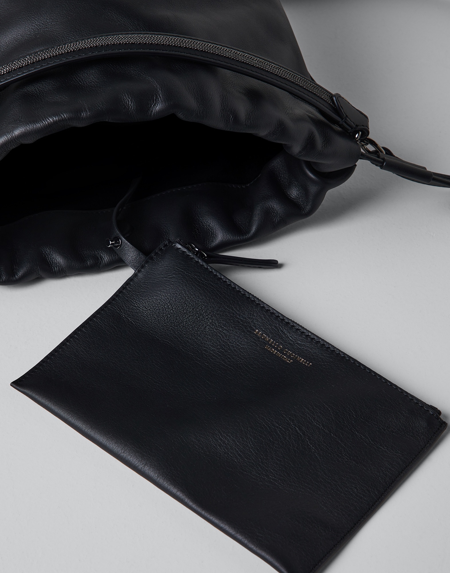 Matte calfskin bucket bag with shiny handle - 5