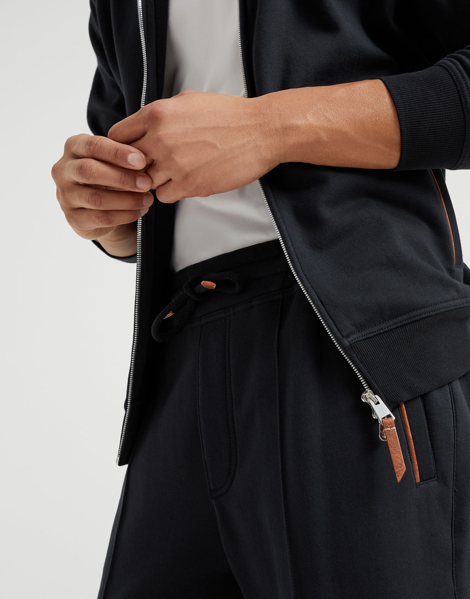 Techno cotton French terry trousers with elasticated zipper cuffs, Crête detail and piping - 3