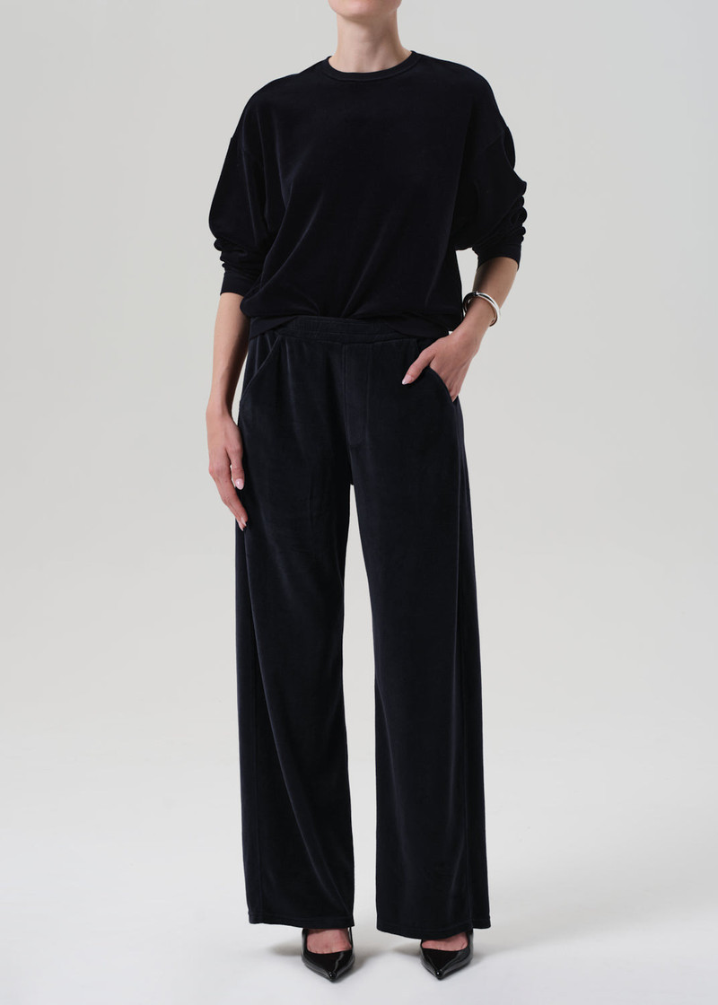 Citizens of Humanity Brynn Drawstring Velour Pant
In Notte outlook