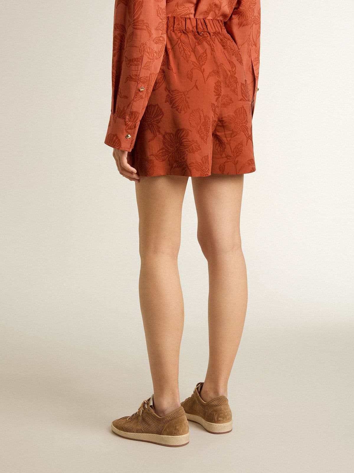 Women's shorts in brick-red jacquard with marine floral pattern - 4