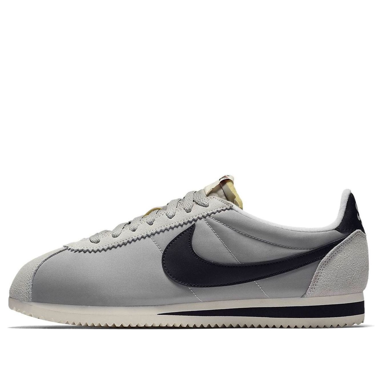 靴 NIKE CLASSIC CORTEZ NYLON VNTG Nike Classic Cortez Athletic West Nylon Sneakers 844855-640