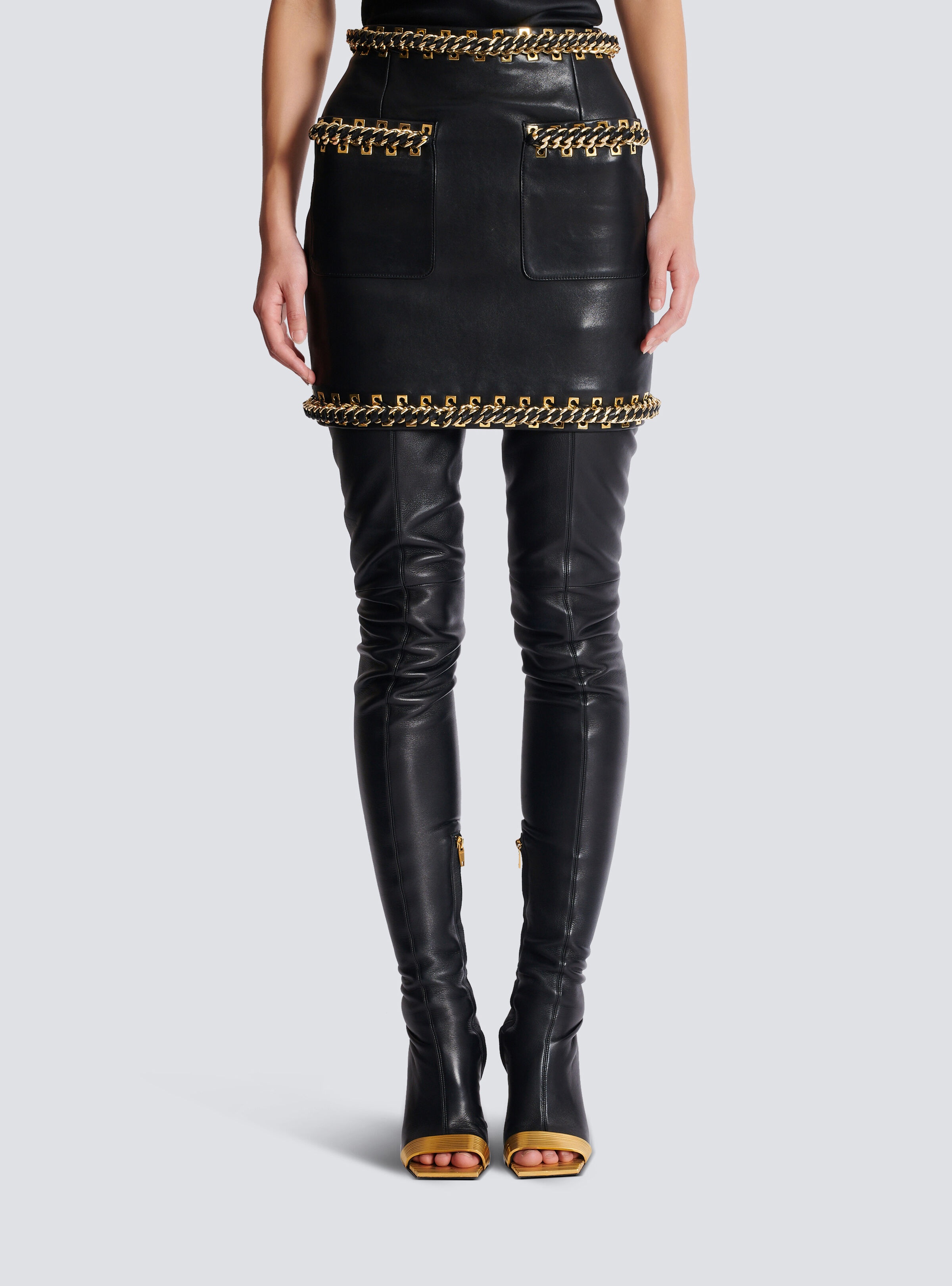 Short lambskin skirt with chains - 5