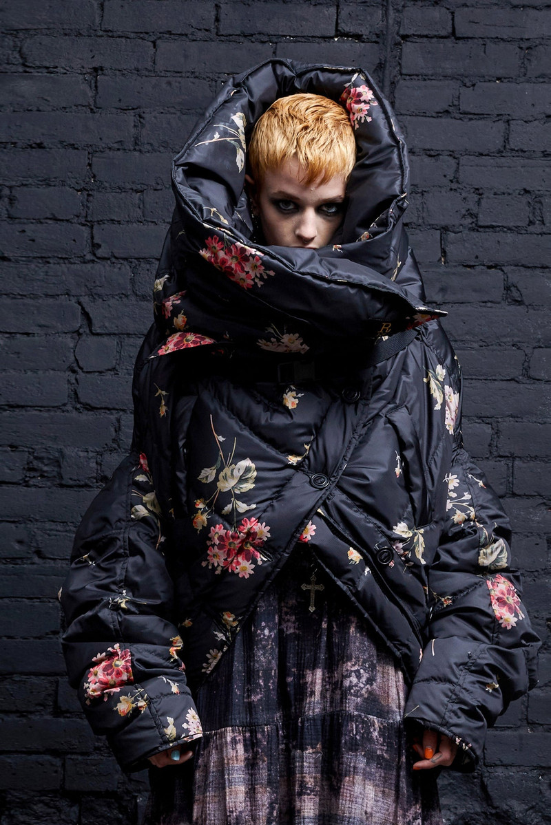 R13 UPSIDE-DOWN COAT - FLORAL ON BLACK outlook
