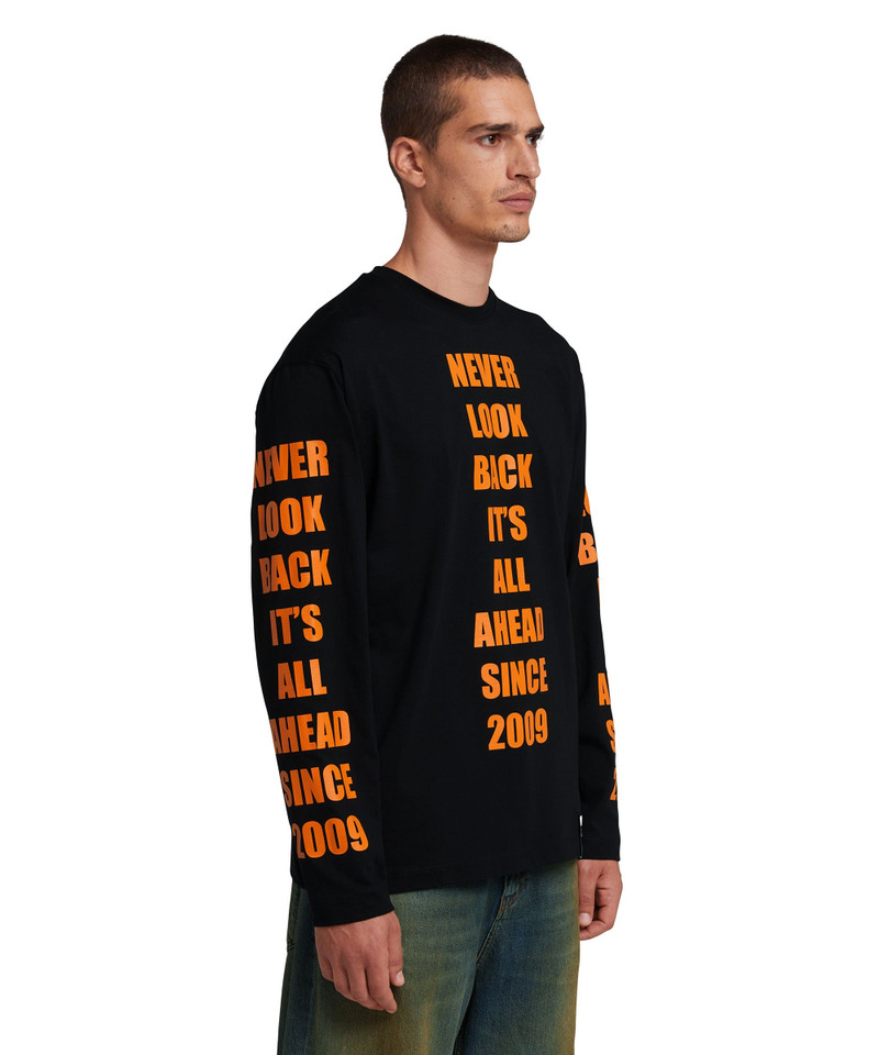 Long sleeve T-Shirt with "Never look back" graphic 4