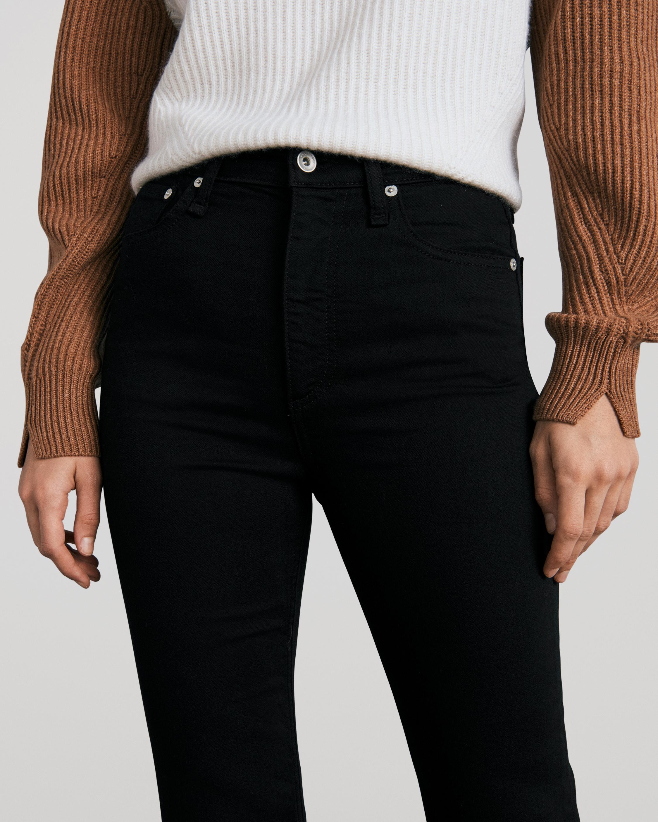 Casey High-Rise Ankle Flare - Black
Slim Fit Black Jean - 6