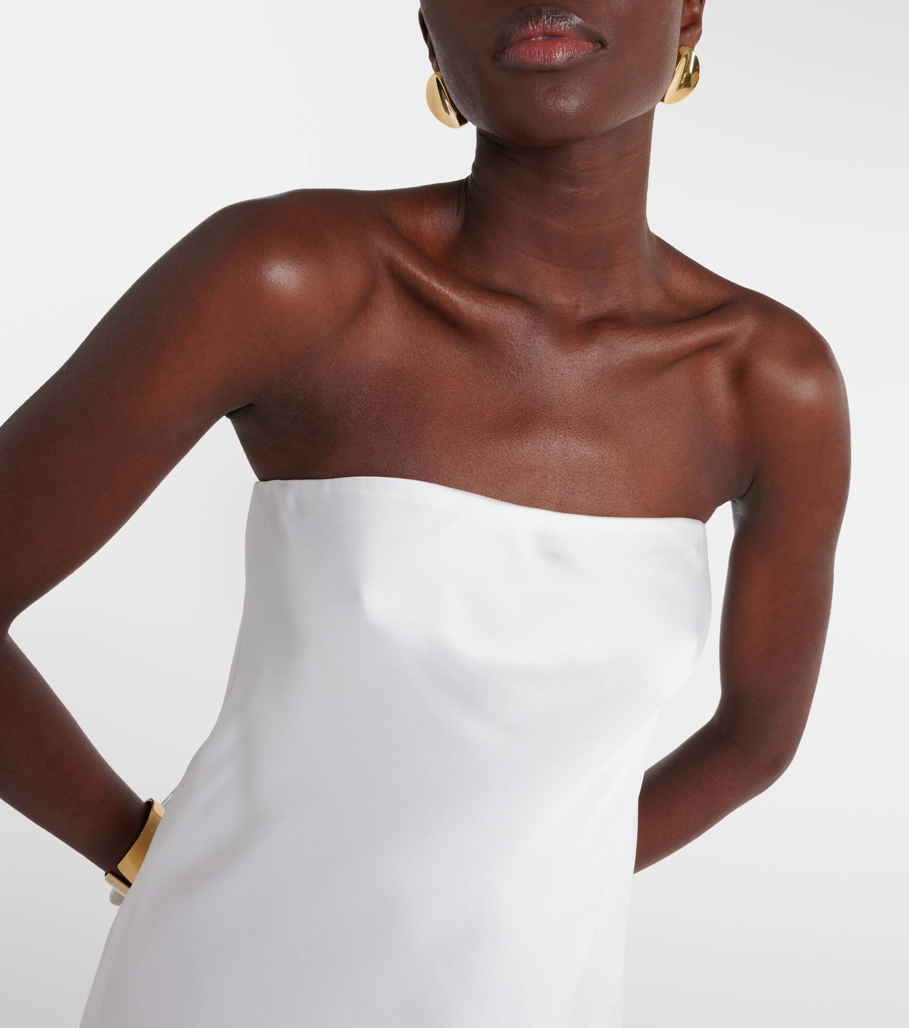 Crêpe satin gown - 4