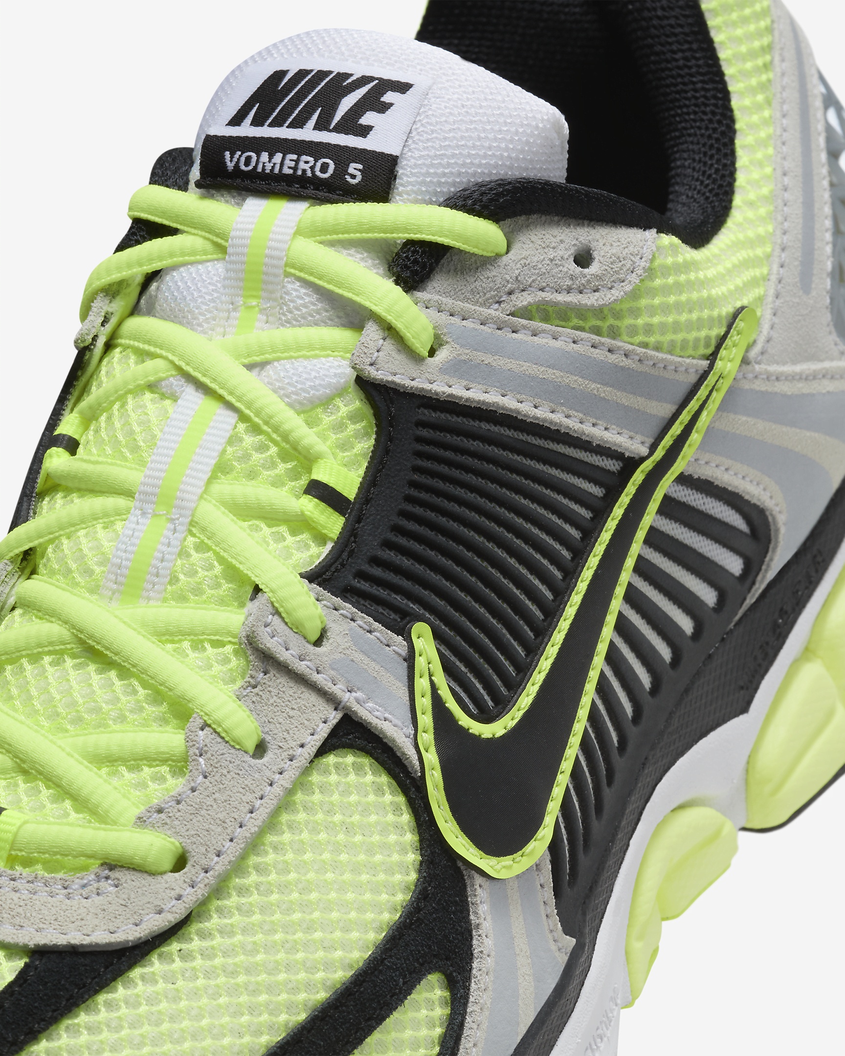 Nike Men's Zoom Vomero 5 Shoes - 7