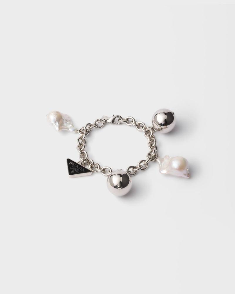 Metal bracelet with pearls 1