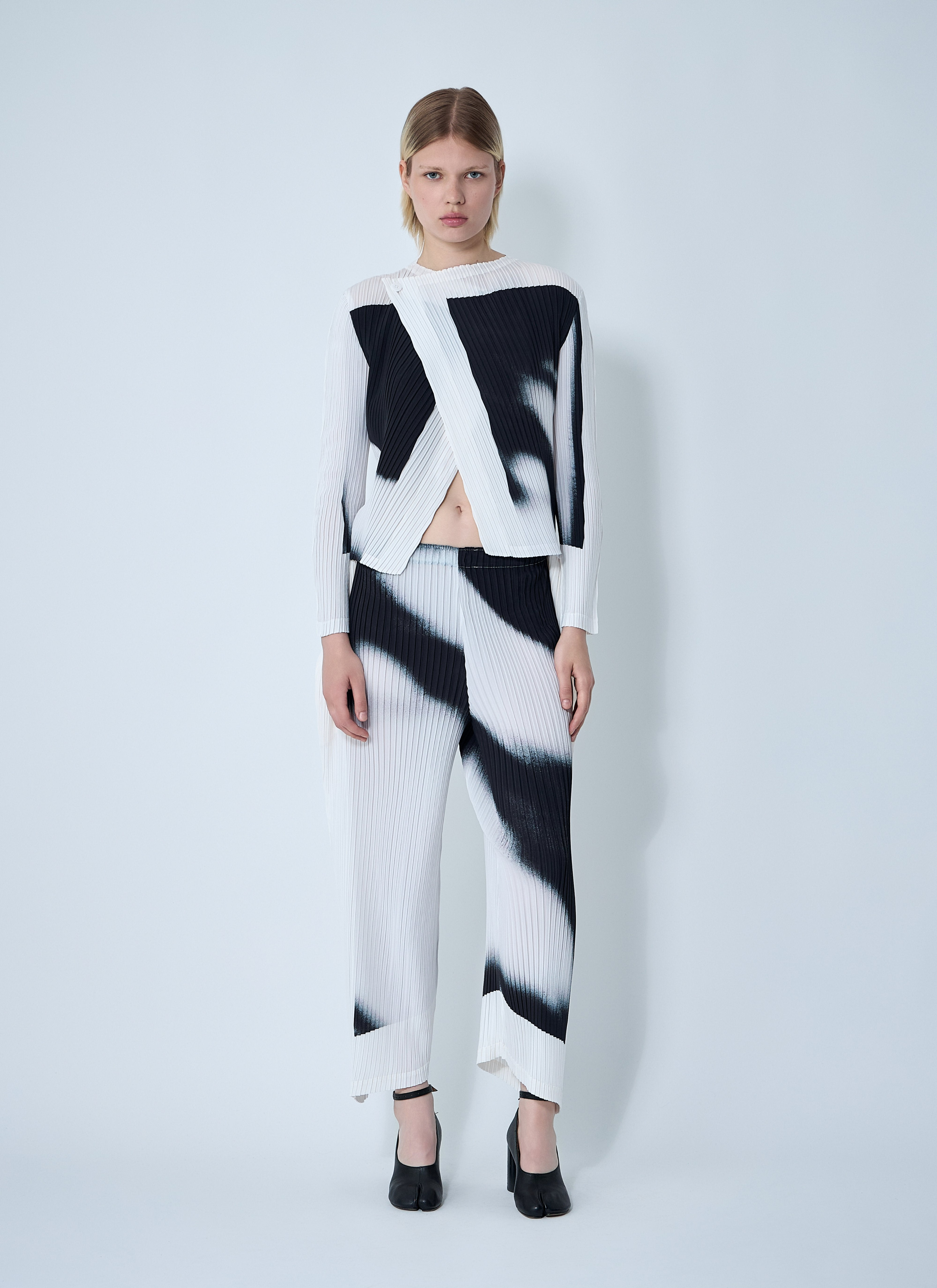 Issey Miyake Women Shadow Study Pants - 2