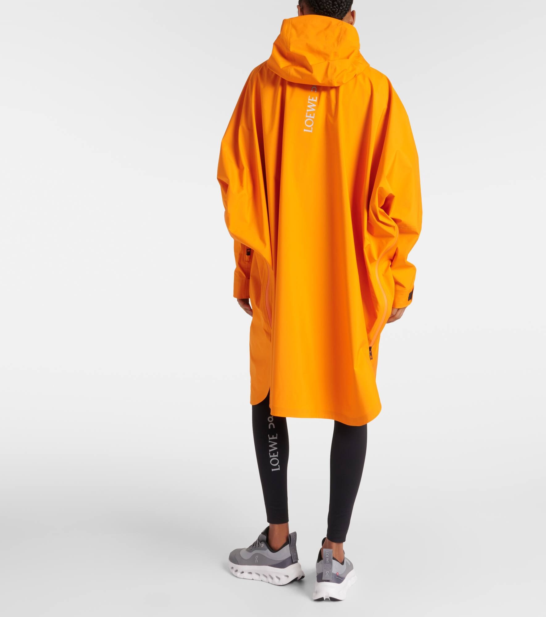 x On logo technical cape - 3