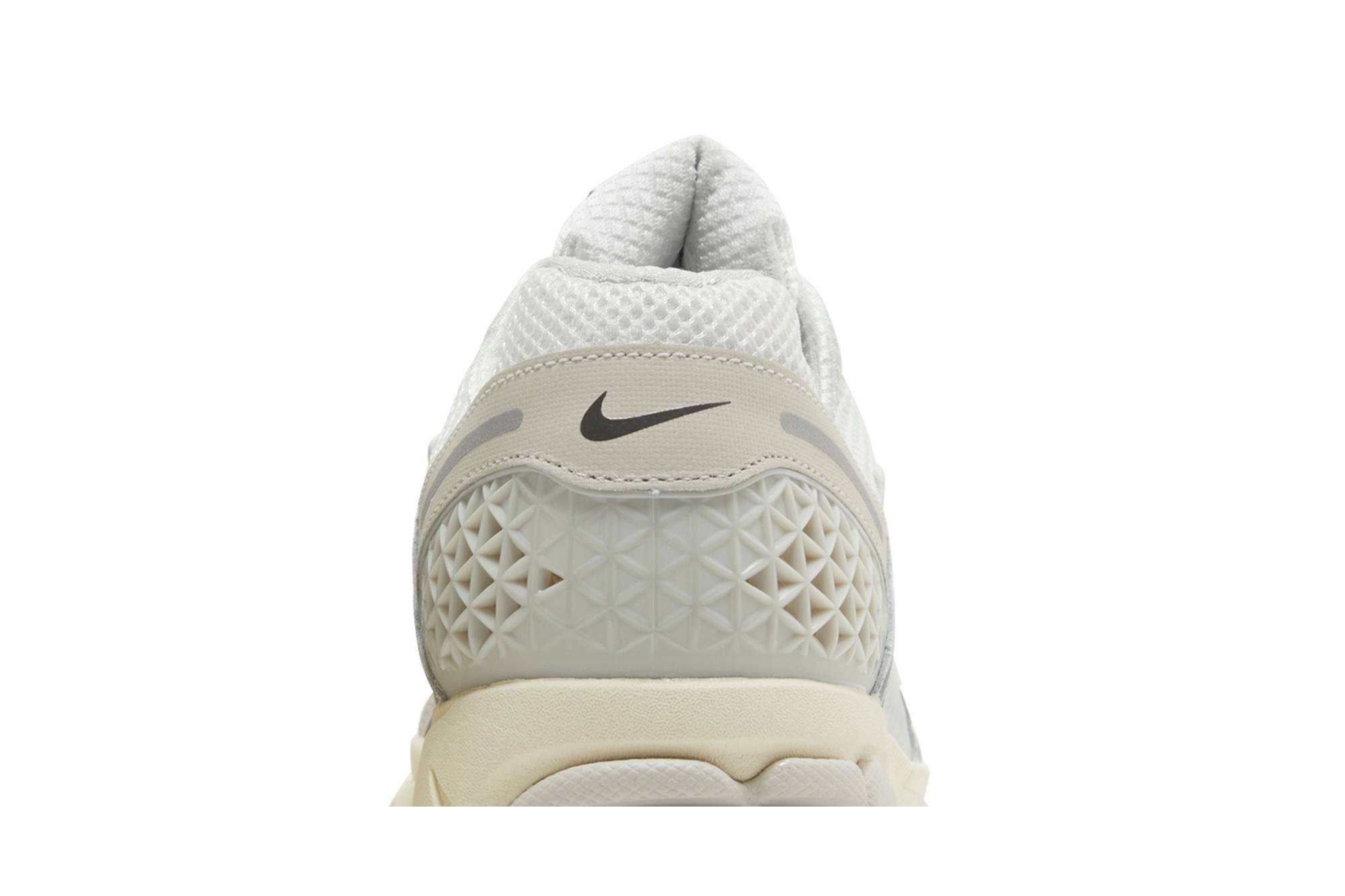 Air Zoom Vomero 5 'Platinum Tint' - 7