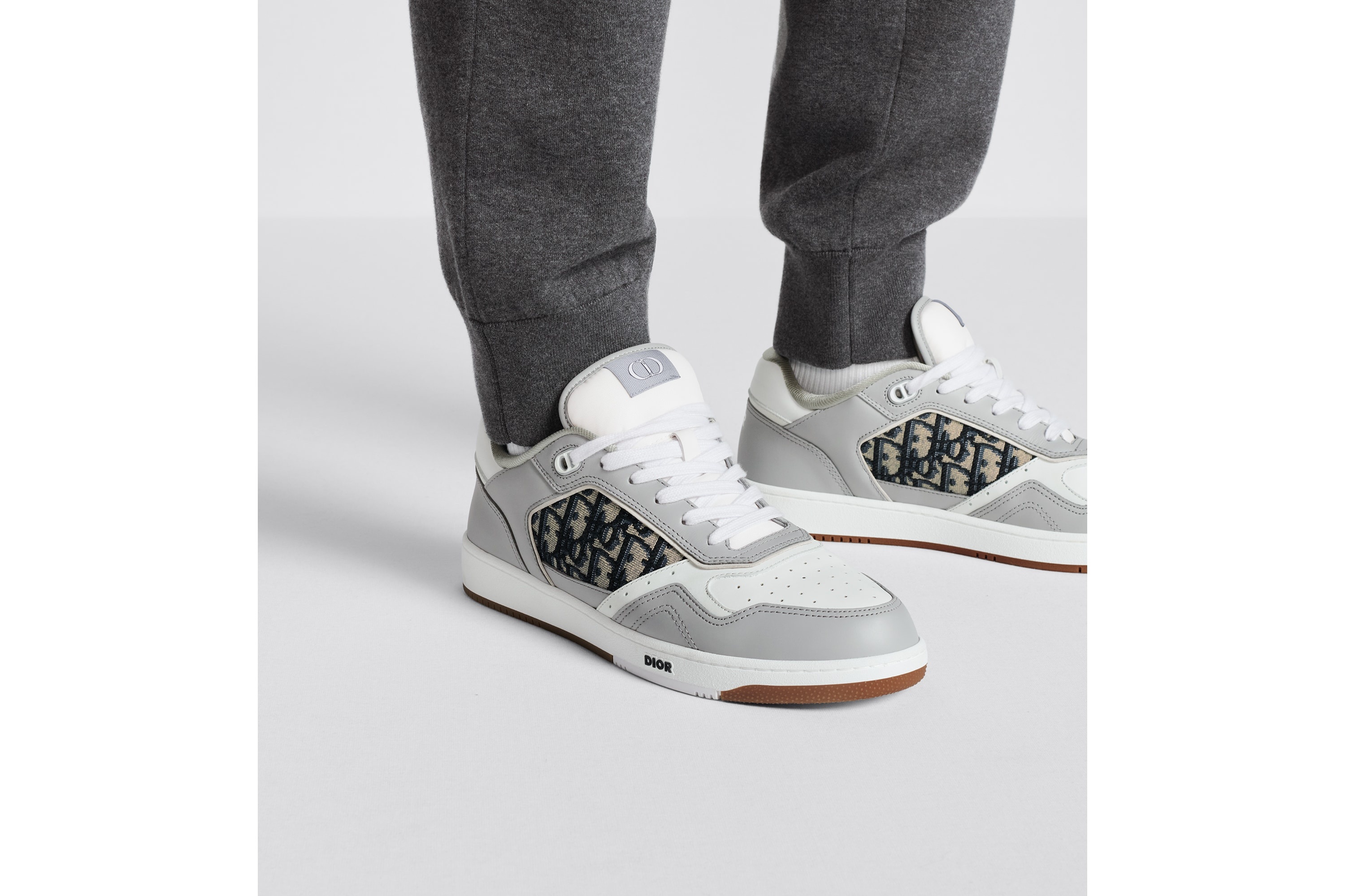【DIOR】 B27 Low-Top Sneaker パテントレザー B27 Low-Tops - Sleek Style with Elegant Leather Inserts