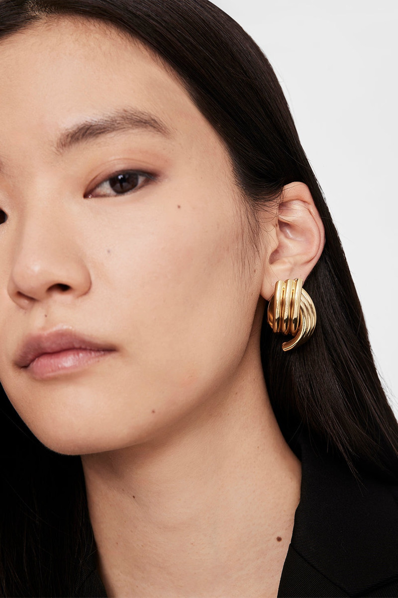 ANINE BING Crossover Ribbed Earrings - Gold outlook