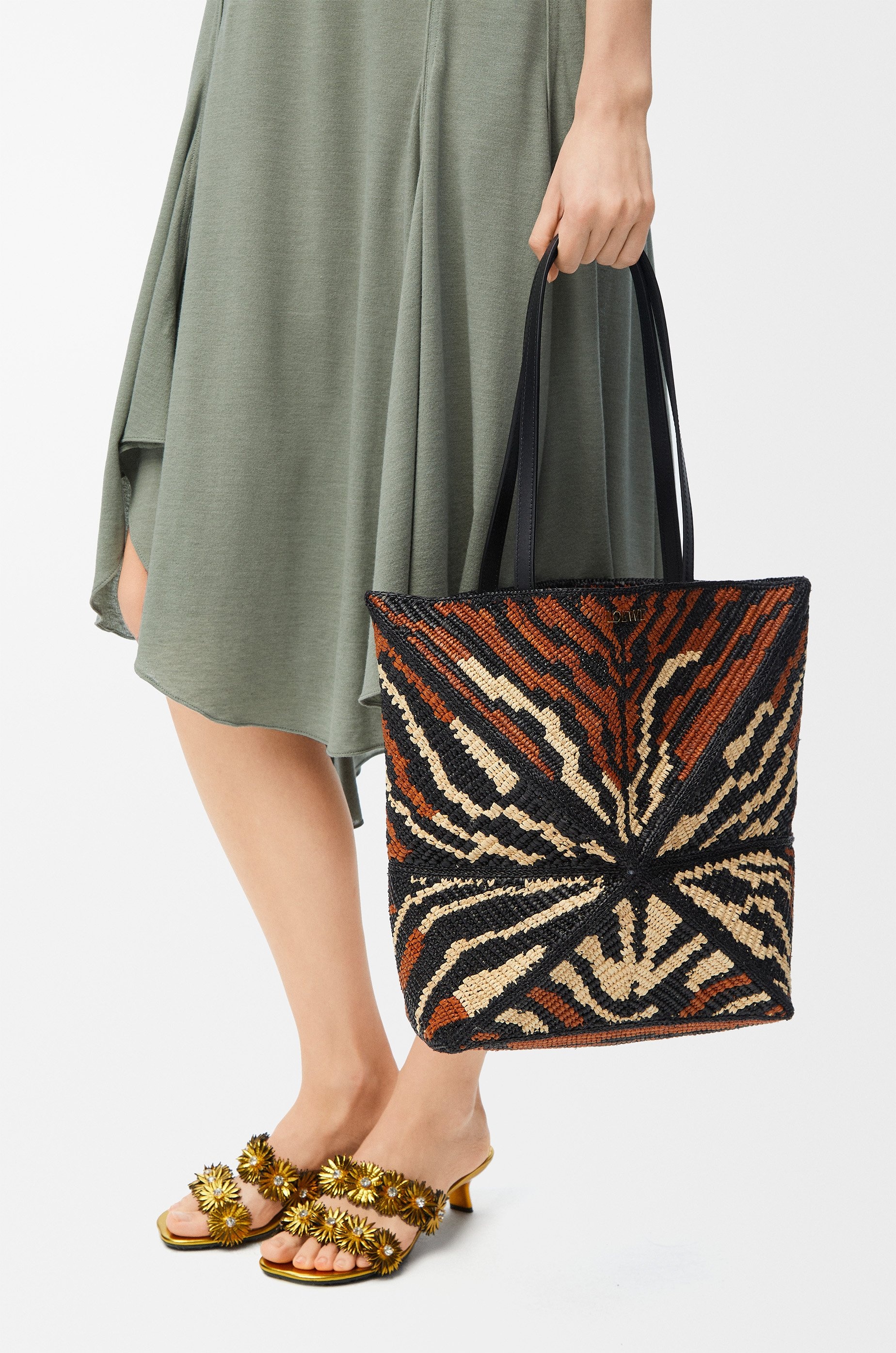 Medium Puzzle Fold Tote in raffia and calfskin - 2