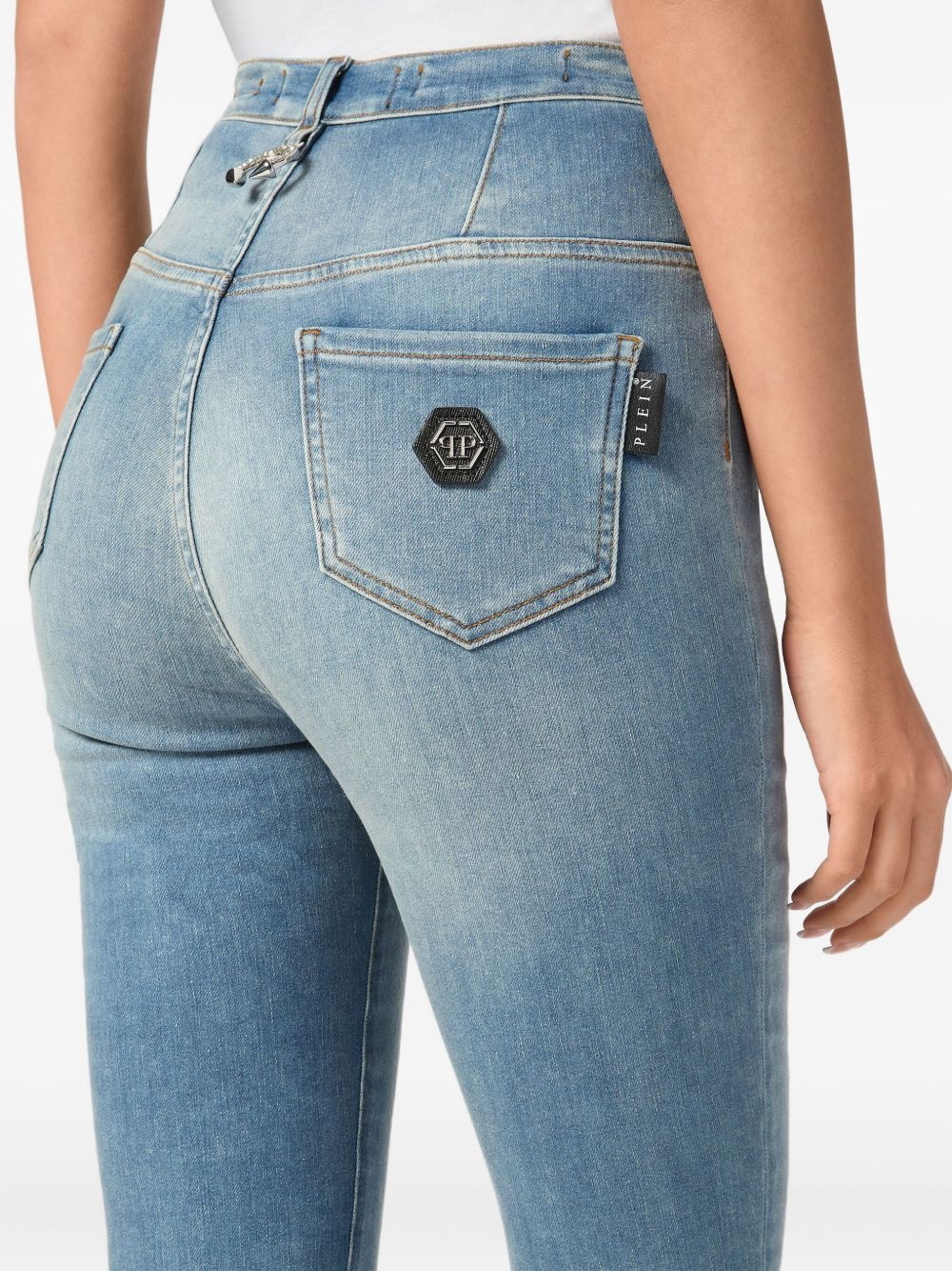 high-waisted jeans - 5
