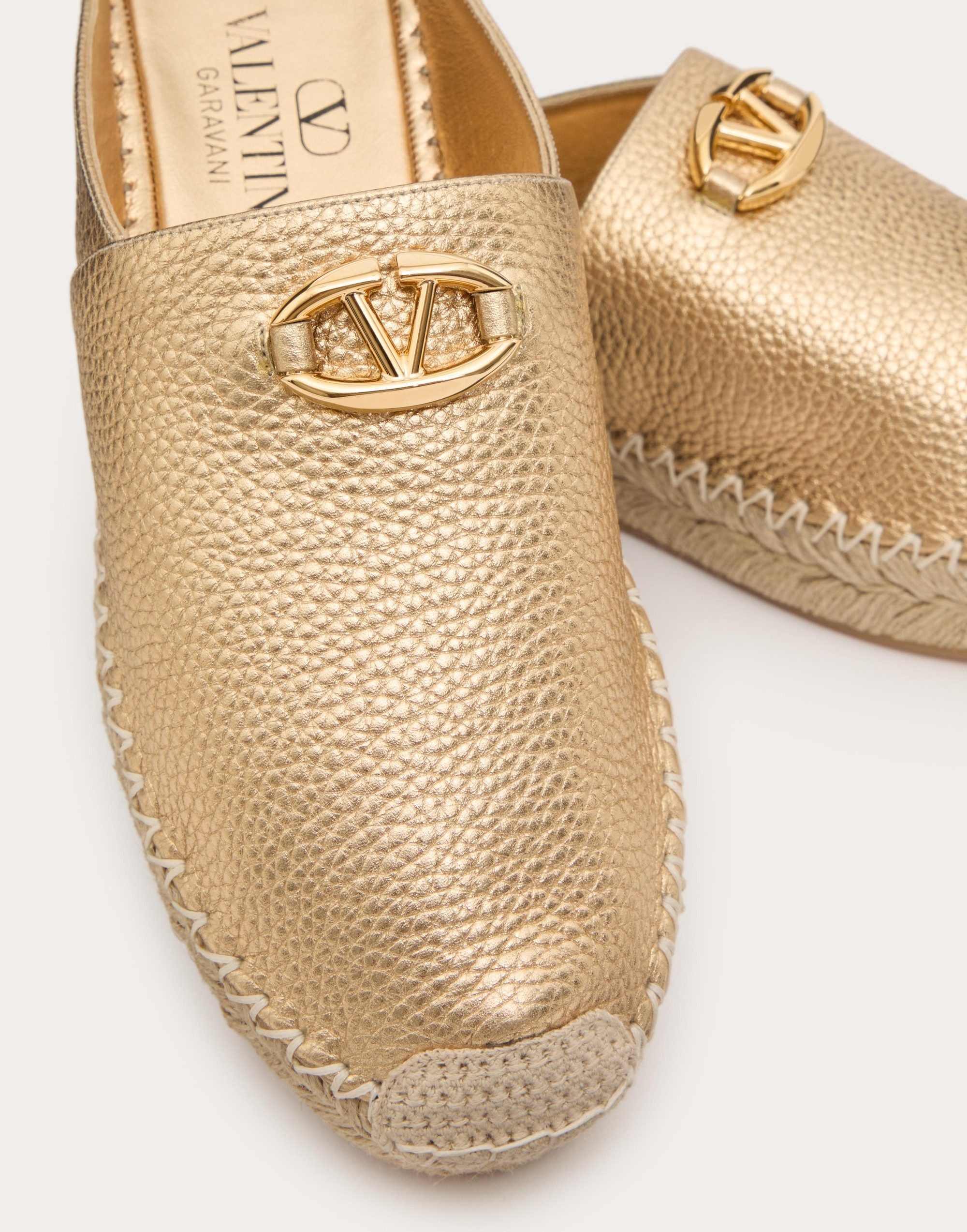 THE BOLD EDITION VLOGO MULE IN METALLIC GRAINY CALFSKIN 25MM - 5