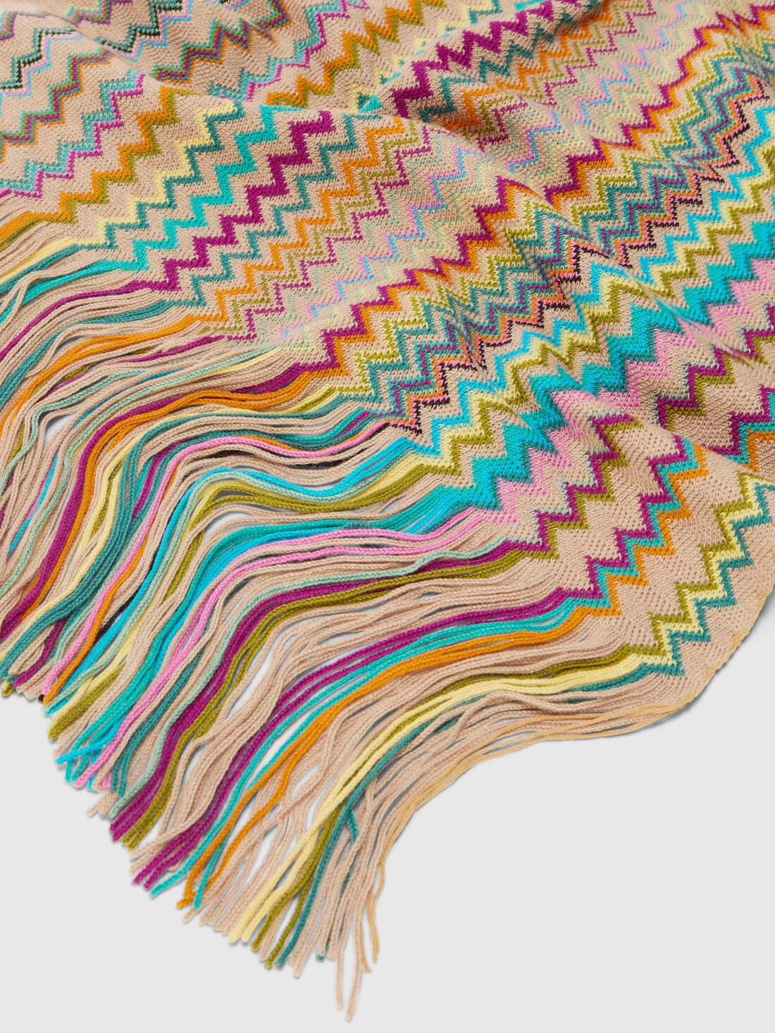 Scarf with zigzag pattern and fringes - 2